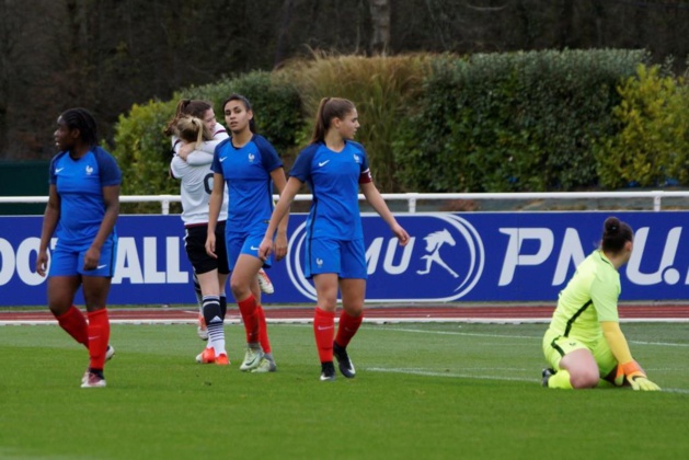 Baltimore, Lakrar, Deslandes et Lerond désappointées après le premier but allemand (photo Sébastien Duret) Baltimore, Lakrar, Deslandes et Lerond désappointées après le premier but allemand (photo Sébastien Duret)