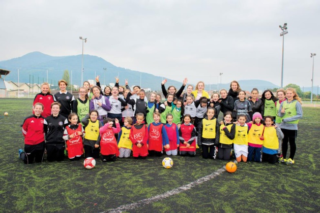 La Ville de GRENOBLE crée la première école municipale de football féminin La Ville de GRENOBLE crée la première école municipale de football féminin