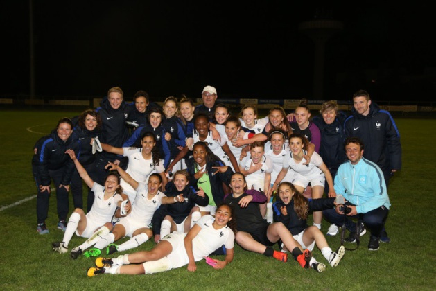 Les Tricolores fêtent leur victoire (photo Sébastien Duret)