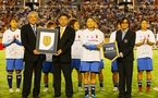 Remise de l’insigne des championnes du monde de la FIFA aux Japonaises
