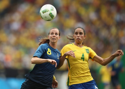 Schelin face à Rafaelle (photo FIFA.com) Schelin face à Rafaelle (photo FIFA.com)