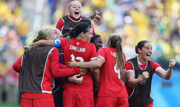 Le Canada fête sa médaille de bronze (photo FIFA.com) Le Canada fête sa médaille de bronze (photo FIFA.com)