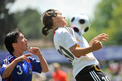 Caroline La Villa et les mini-Bleues seront sur le terrain dès octobre (photo : uefa.com)