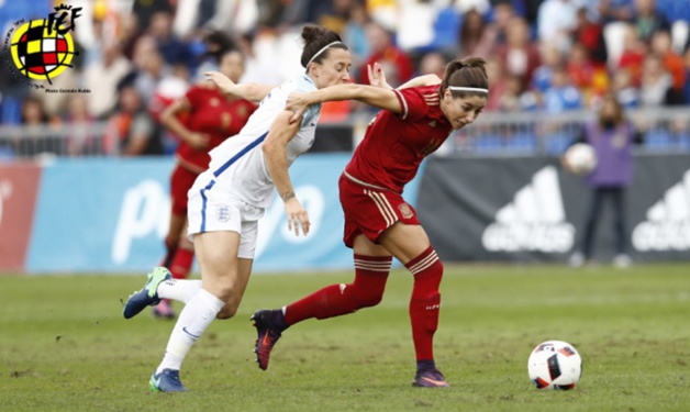 Les Anglaises s'imposent 2-1 en Espagne, futur adversaire des Bleues le 26 novembre prochain (photo sefutbol)