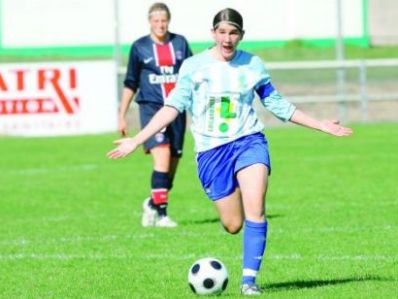 La capitaine de Soyaux, Bilbault, et son équipe s'inclinent 0-2 face au PSG (photo : charente libre) La capitaine de Soyaux, Bilbault, et son équipe s'inclinent 0-2 face au PSG (photo : charente libre)