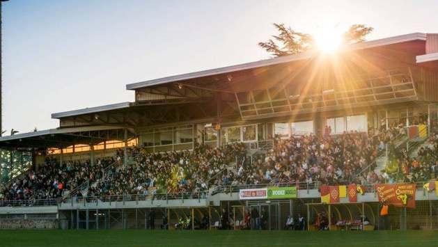 La tribune principale du Stade Paul Lignon dimanche dernier (photo Mica GBM Phootorafettes) La tribune principale du Stade Paul Lignon dimanche dernier (photo Mica GBM Phootorafettes)