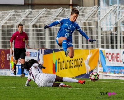Bourgouin malgré cette envolée n'a pas marqué (photo Manu Cahu)