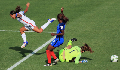 Chavas jaillit devant Pugh (photo FIFA.com) Chavas jaillit devant Pugh (photo FIFA.com)