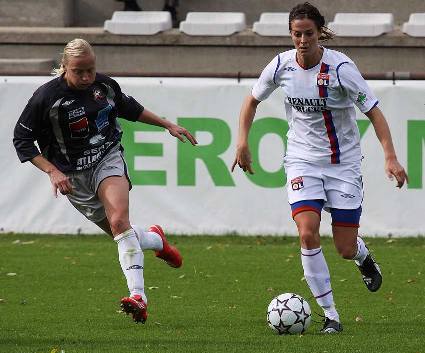 Guilbert face à Schelin (photo : Van Gol)