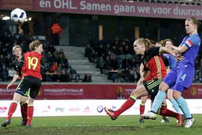 Belgique - Pays-Bas avec un duel entre Janice Cayman et Mandy Van Den Berg (photo KNVB)