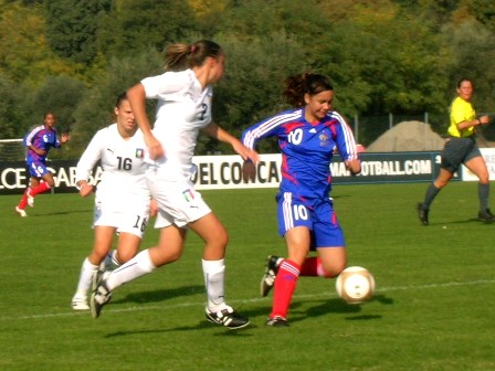 Charlotte Fernandes en action et buteuse à la 70e