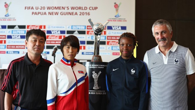 Yongbong Hwang, An Song Ok, Grace Geyoro et Gilles Eyquem (photo FIFA.com) Yongbong Hwang, An Song Ok, Grace Geyoro et Gilles Eyquem (photo FIFA.com)