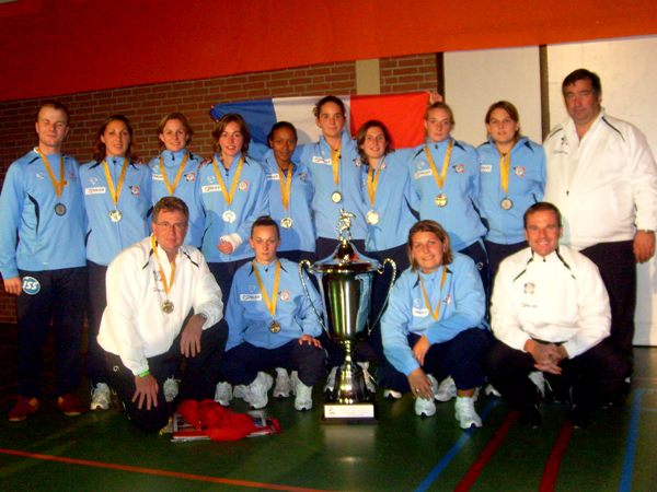 Debout : Nicolas Garot, Stéphanie Gomez, Sophie Lechat, Aurélie Hernas, Elsa Robert, Céline Chatelain, Audrey Dachicourt, Laure Crespel, Stéphanie Legrand, Patrice Gautrand ; Accroupies : Patrick Cortial, Stéphanie Hoffele, Valérie Dalençon Debout : Nicolas Garot, Stéphanie Gomez, Sophie Lechat, Aurélie Hernas, Elsa Robert, Céline Chatelain, Audrey Dachicourt, Laure Crespel, Stéphanie Legrand, Patrice Gautrand ; Accroupies : Patrick Cortial, Stéphanie Hoffele, Valérie Dalençon