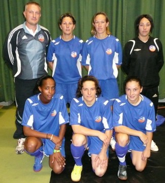 L'équipe de la Gendarmerie (Debout : Candie Herbert, Ludivine Diguelman, Delphine Saez ; Accroupies : Isabelle Lommelais, Adeline Bansard, Héléna Salmon)