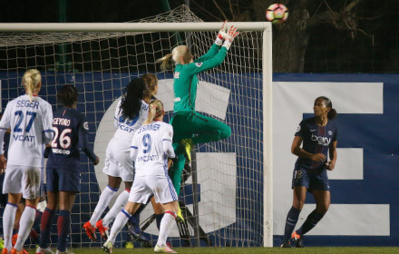 Kiedrzynek permet à la défense parisienne de rester invaincue (photo Teampics/PSG.fr) Kiedrzynek permet à la défense parisienne de rester invaincue (photo Teampics/PSG.fr)