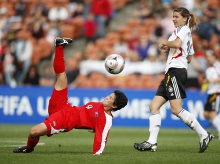 Les Nord-Coréennes continuent leur chemin (foto-net/fifa.com)