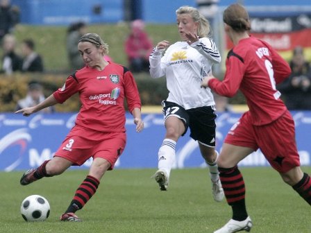 Les joueuses de Duisburg (en rouge) ont réussi une belle performance