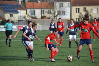 Hamidouche débordée par Roux et Pasquereau (photo Marie-Pierre Guillet) Hamidouche débordée par Roux et Pasquereau (photo Marie-Pierre Guillet)