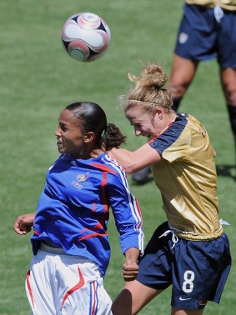 Delie et la France n'ont pas trouvé la faille (foto-net/fifa.com) Delie et la France n'ont pas trouvé la faille (foto-net/fifa.com)