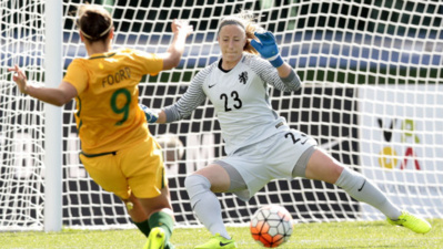 Foord face à la gardienne du PSG Geurts Foord face à la gardienne du PSG Geurts