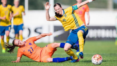 Van Den Bull tacle Schelin Van Den Bull tacle Schelin