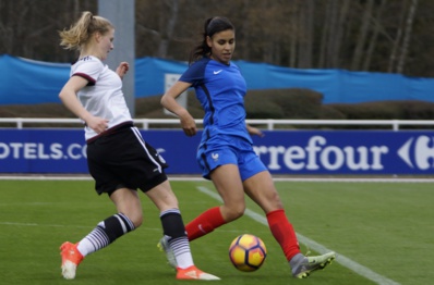Lakrar et Cardia, joueuses de l'OM, évolueront devant le public provencal (photo Sébastien Duret) Lakrar et Cardia, joueuses de l'OM, évolueront devant le public provencal (photo Sébastien Duret)