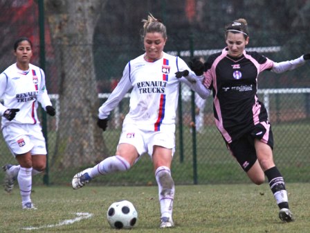 Duel disputé entre Abily et Cugat (photo : Van Gol)