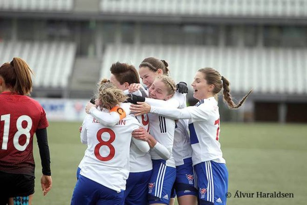 Scènes de liesse à la fin du match des Iles Féroé qui passent le tour de qualification Scènes de liesse à la fin du match des Iles Féroé qui passent le tour de qualification