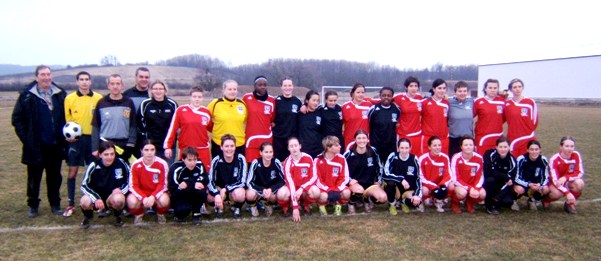 Les équipes d'Arbois et Vendenheim après le match