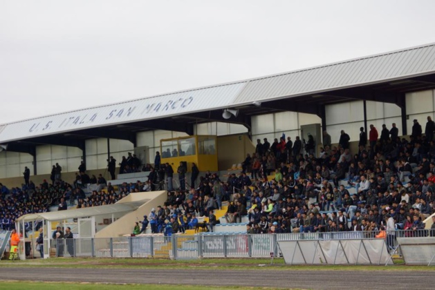 Une tribune bien garnie pour ce match d'ouverture Une tribune bien garnie pour ce match d'ouverture