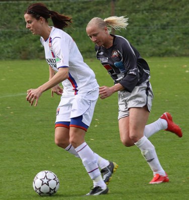 Schelin et Guilbert lors du match aller (photo : Van Gol)