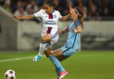 Houara déborde devant Asllani (photo UEFA.com) Houara déborde devant Asllani (photo UEFA.com)