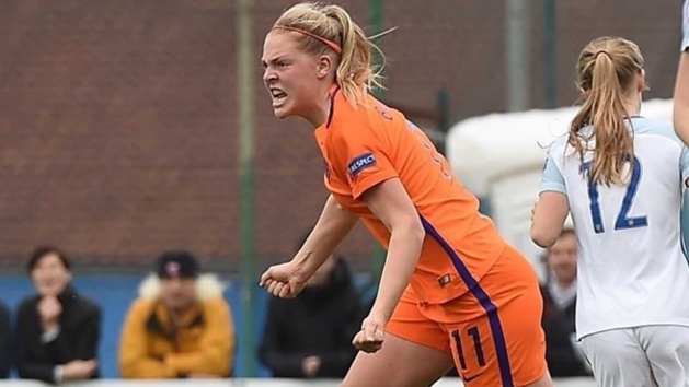Baijings buteuse avec les Pays-Bas (photo UEFA.com) Baijings buteuse avec les Pays-Bas (photo UEFA.com)