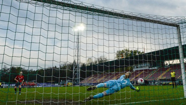 La gardienne allemande a été décisive lors des tirs au but (photo UEFA.com) La gardienne allemande a été décisive lors des tirs au but (photo UEFA.com)