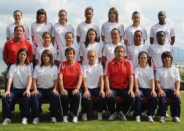 Les 18 joueuses et le staff (photo : uefa.com)