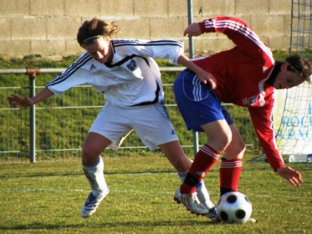 Duel lors d'un match entre Condé et La Roche