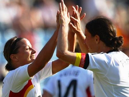 Inka Grings et Birgit Prinz (photo : uefa.com) Inka Grings et Birgit Prinz (photo : uefa.com)