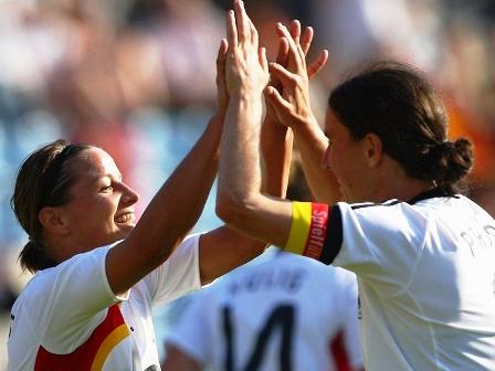 Inka Grings et Birgit Prinz (photo : uefa.com)