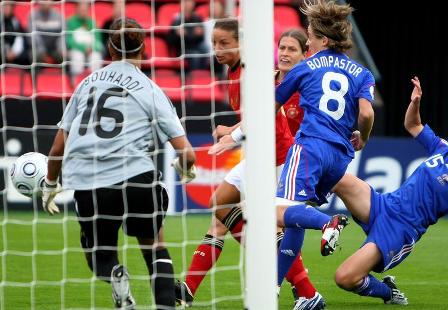 L'ouverture du score de Grings (photo : dfb)