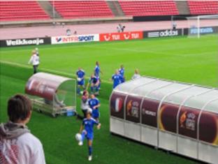 Avant chaque match les joueuses font parvenir dans les tribunes une dizaine de ballons