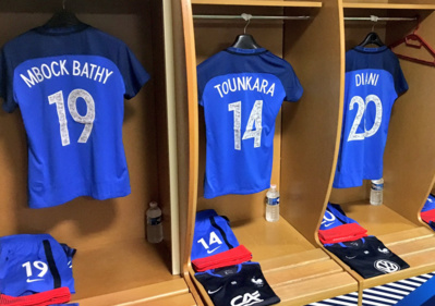 Les numéros de maillots étaient remplis de photos Les numéros de maillots étaient remplis de photos