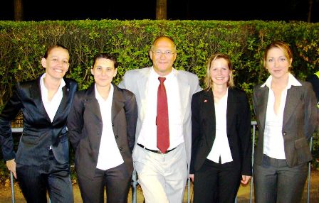 Les arbitres, Gosselin, Bartnik, Guillemin et Nicolosi, lors de France - Japon accompagnées par Antoine De Pandis (photo : Patrick Blond)