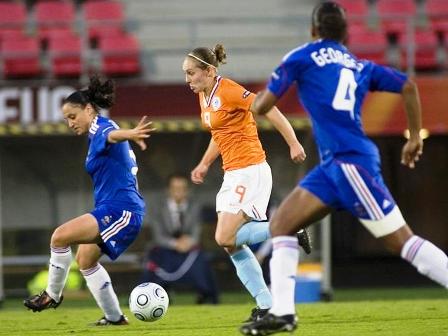 90e minute : Melis est toute proche d'inscrire le but du K.O. (photo : uefa.com) 90e minute : Melis est toute proche d'inscrire le but du K.O. (photo : uefa.com)