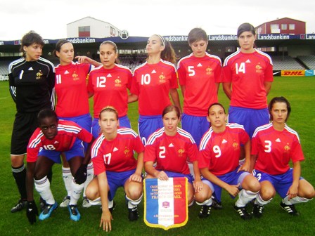 Les Françaises au coup d'envoi (photo : CD) Les Françaises au coup d'envoi (photo : CD)