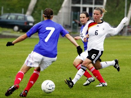 Léa Le Garrec et les mini-Bleues s'inclinent de justesse (photo : dfb) Léa Le Garrec et les mini-Bleues s'inclinent de justesse (photo : dfb)