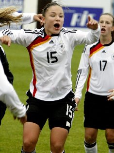 Chojnowski offre la qualification à l'Allemagne (photo : dfb) Chojnowski offre la qualification à l'Allemagne (photo : dfb)