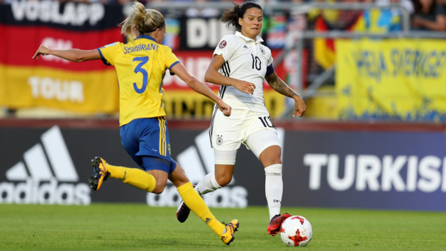 Les attaques de Marozsan sont restées muettes devant la défense de Sembrant (photo UEFA.com) Les attaques de Marozsan sont restées muettes devant la défense de Sembrant (photo UEFA.com)