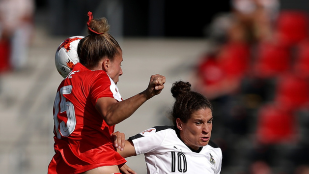 Burger à droite, capitaine et buteuse pour l'Autriche (photo UEFA.com) Burger à droite, capitaine et buteuse pour l'Autriche (photo UEFA.com)
