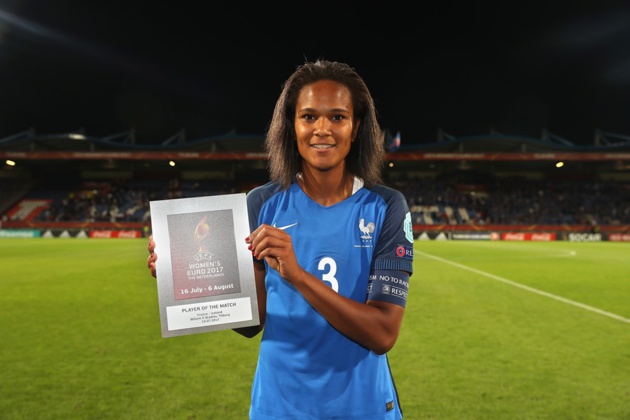 Wendie Renard élue meilleure joueuse de France - Islande Wendie Renard élue meilleure joueuse de France - Islande