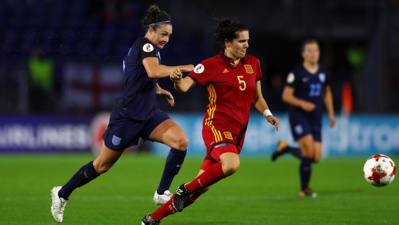 Taylor, à gauche, passe son total à 4 buts Taylor, à gauche, passe son total à 4 buts